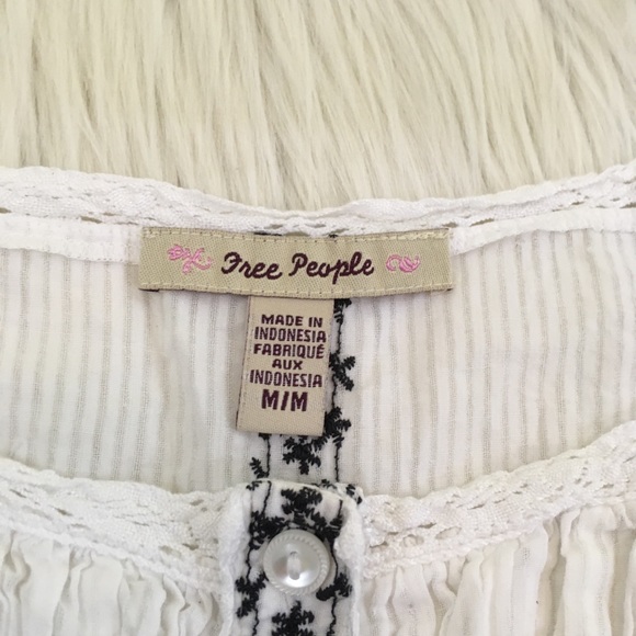 ☀️SOLD☀️Free People White Embroider Crop Tank Top - Picture 3 of 6
